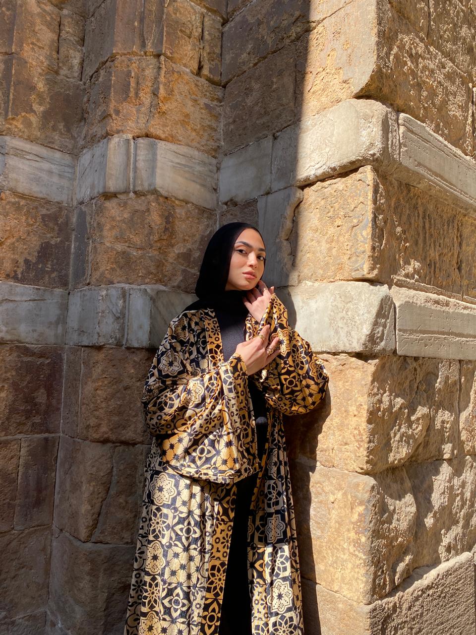 Beige kaftan in black