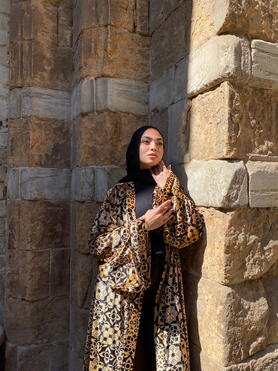 Beige kaftan in black